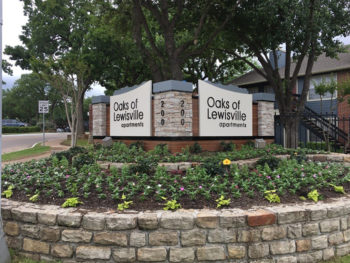 Oaks of Lewisville apt Main ID sign